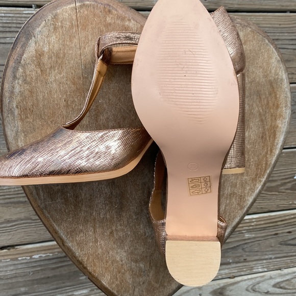 N.Y.L.A. Olysing Metallic Rose Gold T-Strap Block Heel Shoes Women's Size 11 - Picture 4 of 9